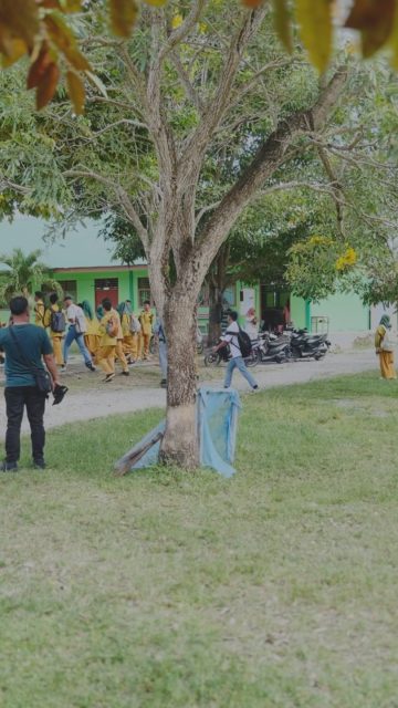 Universitas Islam Negeri (UIN) A.M. Sangadji Ambon menggelar sosialisasi penerimaan calon mahasiswa baru di Madrasah Aliyah Seram Bagian Barat (SBB) Maluku. Jumat, 5 Desember 2025.

Kegiatan sosialisasi ini dimulai dengan Ice Breaking Love Train” mengacu pada sebuah aktivitas atau permainan pemecah suasana yang menggunakan konsep “kereta cinta” untuk membangun keakraban, interaksi, dan suasana positif di antara peserta. 
.
.
@uinambon @pai.iainambon @ptipdiainambon @pusatpengabdian_iainambon @mpi.iainambon @tadrisipa_iainambon @senat_fitk_ @ldk_alizzah_uinamsa @himapro_tbing @pgmi_iainambon 
#fitkhebat #uinambon